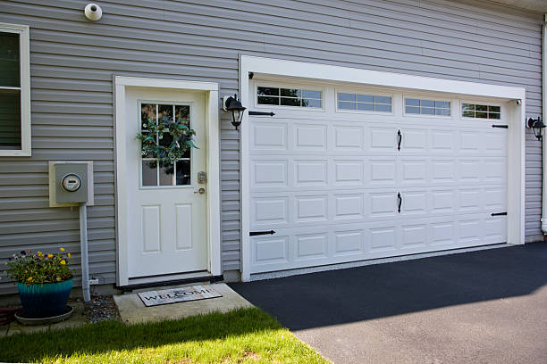 24/7 Emergency Garage Door Panel Replacement experts in Kincaid, IL